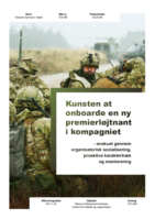 Kunsten at onboarde en ny premierløjtnant i kompagniet: anskuet gennem organisatorisk socialisering, proaktive karaktertræk og mentorering